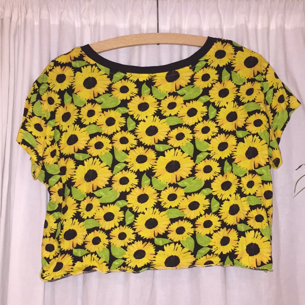 H&M - Cotton Tee 🌻
